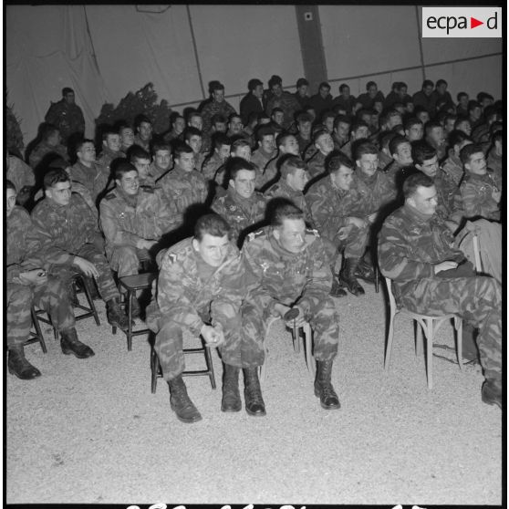 La veillée de Noël à Laghouat avec les commandos parachutistes de l'Air.