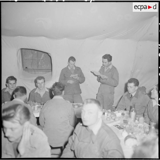 Fête de Noël au poste "Sergent Messaoui" dans le djebel Feroukra, dans l'Algérois.