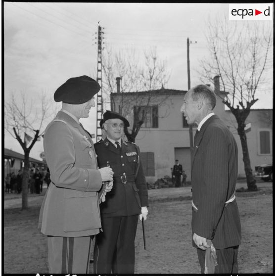 Centenaire de Dra-el-Mizan en présence du général Faure commandant la zone Est d'Alger (ZEA) et la 27e division d'infanterie alpine (DIA).