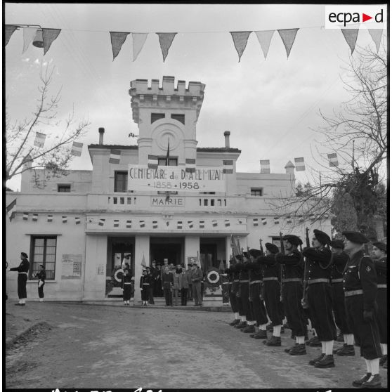 Centenaire de Dra-el-Mizan en présence du général Faure commandant la zone Est d'Alger (ZEA) et la 27e division d'infanterie alpine (DIA).