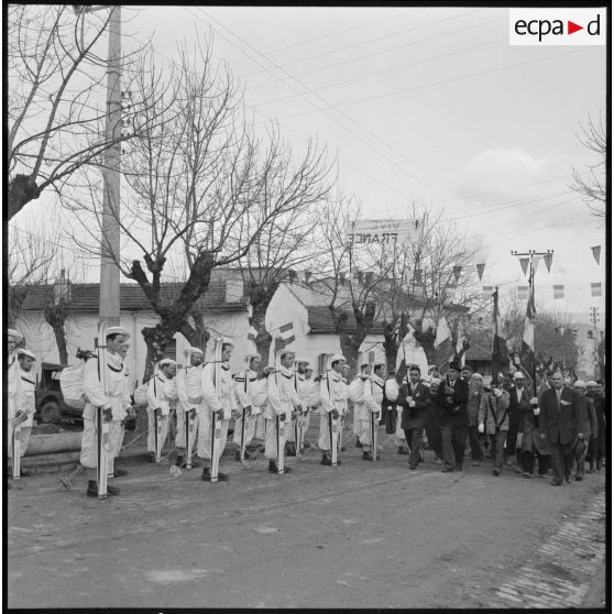 Centenaire de Dra-el-Mizan en présence du général Faure commandant la zone Est d'Alger (ZEA) et la 27e division d'infanterie alpine (DIA).