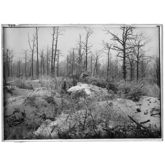 Tranchée de première ligne française devant le cimetière de Tracy-le-Val. Oise, 1917. [légende d'origine]