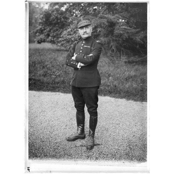 [Général Foch à Frévent, Pas-de-Calais, 1915].