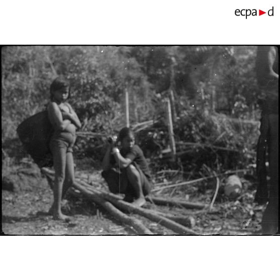 [Opération Gaur en Indochine, janvier-mars 1946. Populations Moïs.]