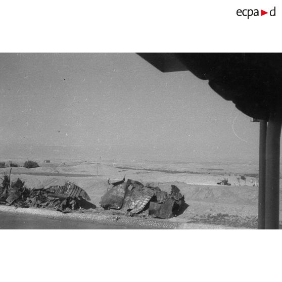 [Voyage retour de Claude Brézillon sur le paquebot André Lebon entre Saïgon et Marseille, 6 juillet - 7 août 1947. La traversée du canal de Suez.]