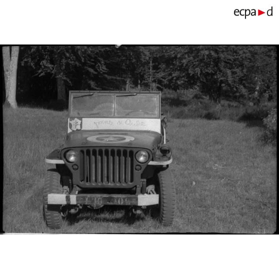 [Une jeep de la deuxième division blindée pendant la deuxième guerre mondiale.]