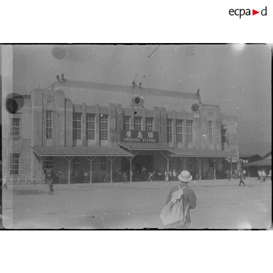 [Japon, juin 1946. La gare ferroviaire de Hiroshima.]