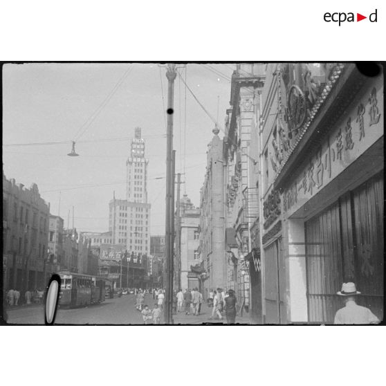 [Vol et découverte de Shanghai au retour du Japon en juin 1946.]