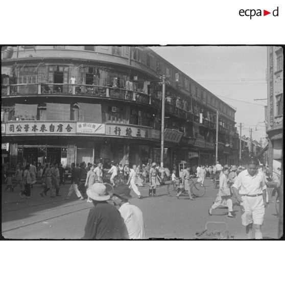 [Vol et découverte de Shanghai au retour du Japon en juin 1946.]