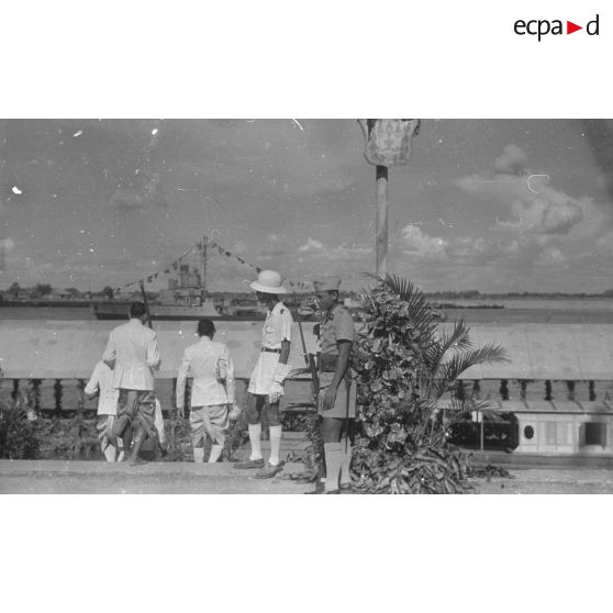 [La fête des Eaux à Phnom-Penh, octobre-novembre 1945.]