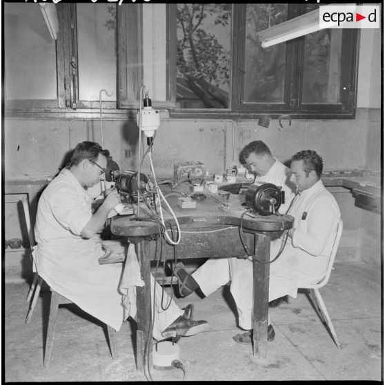 Oran. Hôpital Baudens. Personnel médical au travail.