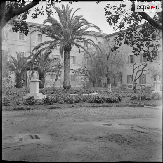 Oran. Hôpital Baudens. Jardin.