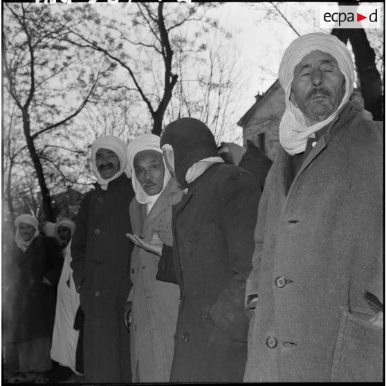 Sétif. Portrait d'anciens combattants pendant la cérémonie au monument aux morts.