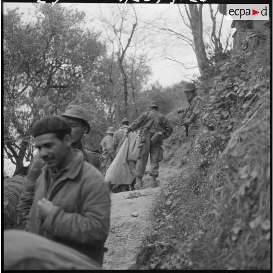 Région de Tizi Ouzou. Opération K 18. Le rallié indique des refuges.