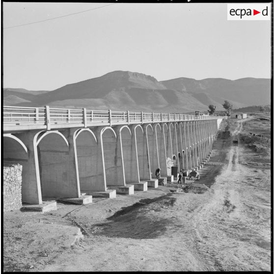 Beni-Badhel. Barrage de retenue.