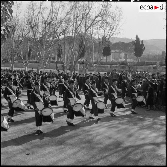 Cherchell. Ecole militaire d'infanterie. Défilé des élèves de l'école militaire d'infanterie.