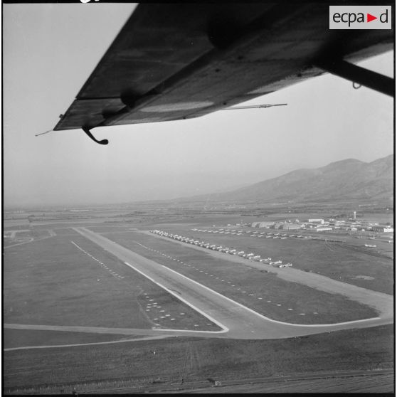 Sud algérien. Opération Violet. Les avions Nord-2501 Noratlas et le terrain d'aviation.