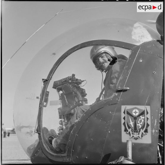 Hassi-R'Mel. Portrait d'un pilote de l'aviation légère de l'armée de terre (ALAT).