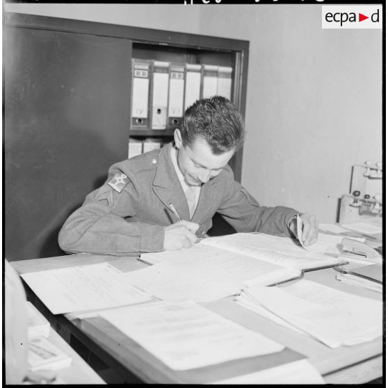 Portrait d'un brigadier, employé de bureau, 57 1/A de Besançon (Doubs).