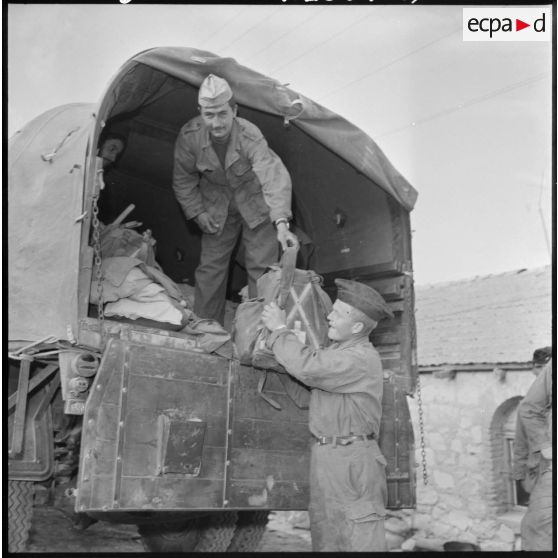 Portrait d'un 2e classe, maroquinier, 57 1/B de Besançon (Doubs), et d'un 2e classe, ouvrier sur métaux 57 2/A de Servance (Haute-Saône).