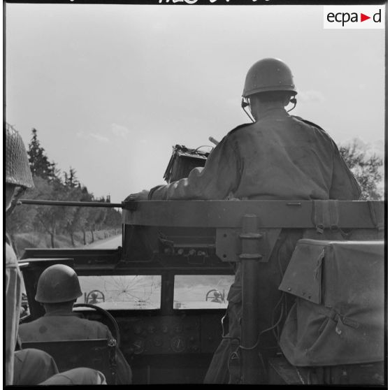 Opération Saïda n°1. Des soldats en opération à bord d'une Dodge WC 52.