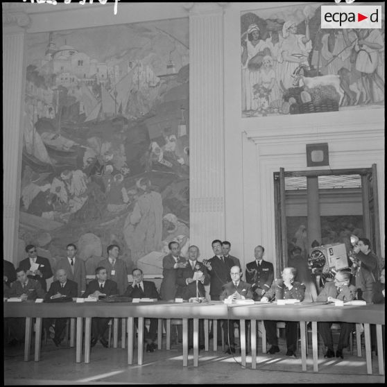 Alger. Palais Carnot. Discours d'une autorité civile.