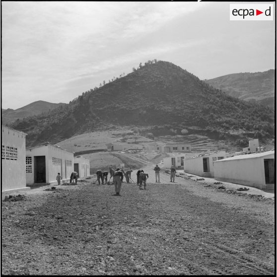 Mission de l'armée en Algérie : l'armée construit.