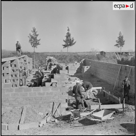 Mission de l'armée en Algérie : l'armée construit.