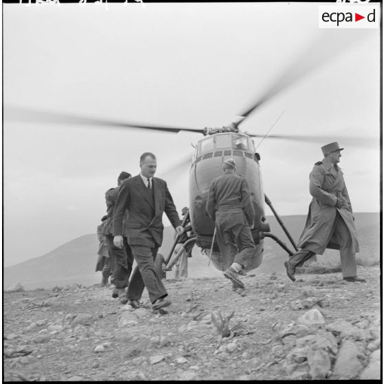 Massif de Bou-Hamrah. Opération "Couronne". Arrivée de Paul Delouvrier et du général Allard.