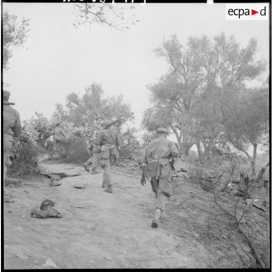 Opération K21. Le 1er régiment de chasseurs parachutistes (RCP) 2eme compagnie fonce sur les rebelles.