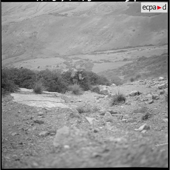 Opération dans le sud de Tenes. Fouille du terrain.