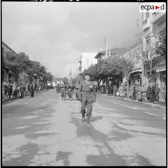 Tizi Ouzou. Défilé du 121e régiment d'infanterie (RI).