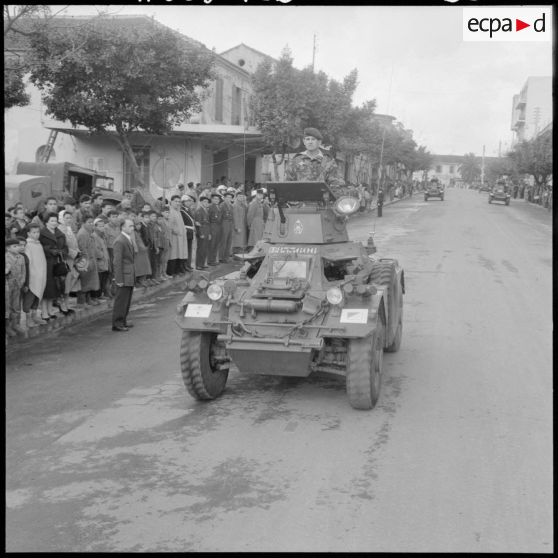 Tizi Ouzou. Un peloton du 13e régiment de dragons.