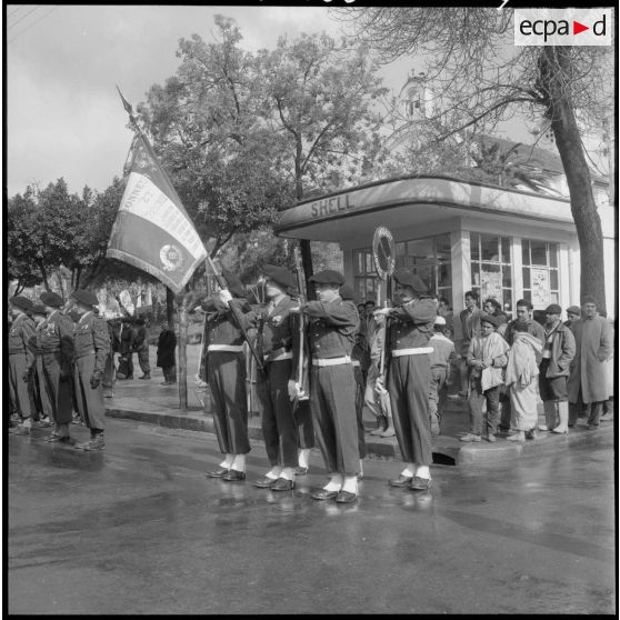 Tizi Ouzou. L'étendard du 121e régiment d'infanterie (RI).