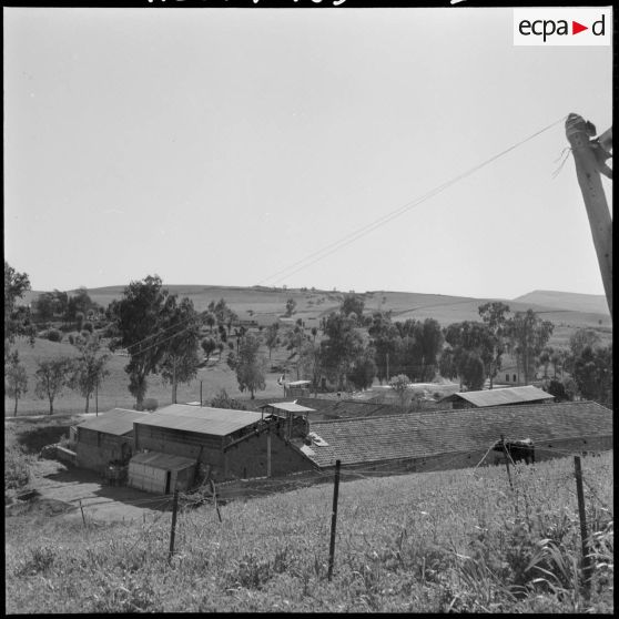 Oued Fodda. Centre d'instruction. Extérieur du camp (ancienne ferme).