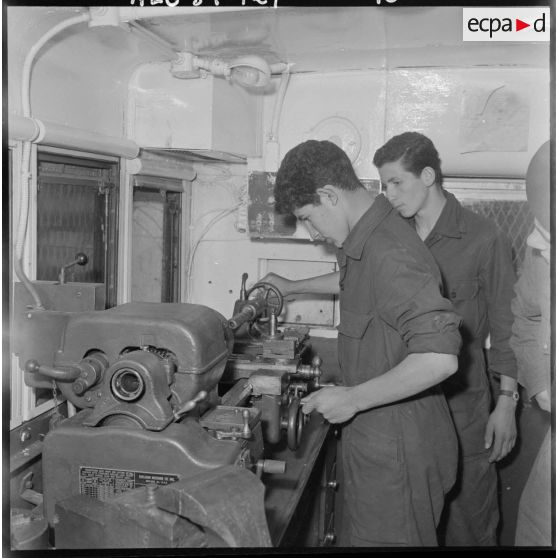 Centre de formation de Bourkika et de Boufarik. Foyers de jeunes de Douera. Les ateliers.