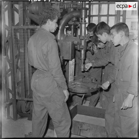 Centre de formation de Bourkika et de Boufarik. Foyers de jeunes de Douera. Les ateliers.