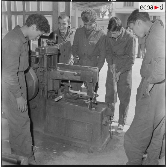 Centre de formation de Bourkika et de Boufarik. Foyers de jeunes de Douera. Les ateliers.