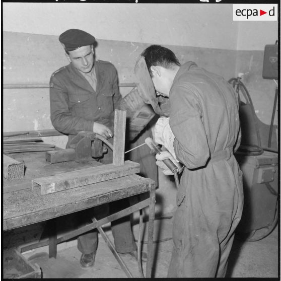 Centre de formation de Bourkika et de Boufarik. Foyers de jeunes de Douera. Les ateliers.