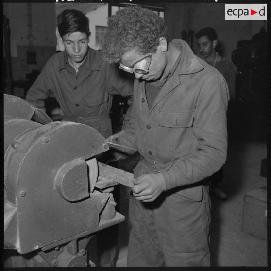 Centre de formation de Bourkika et de Boufarik. Foyers de jeunes de Douera. Les ateliers.