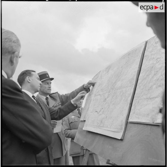 Gambetta. Michel Debré inspecte les différents postes aux alentours du barrage.