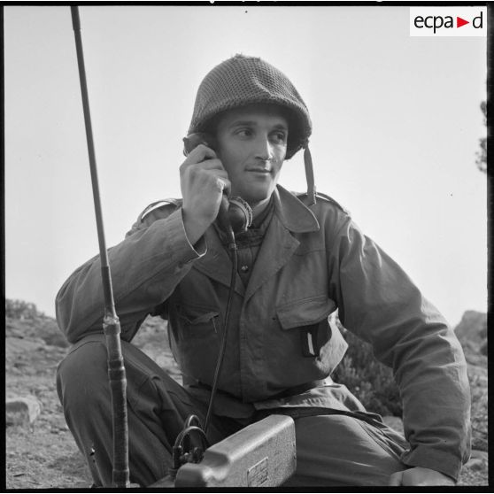 Portrait d'un sergent de la classe 57.2-A, en opération au 22e bataillon de chasseurs alpins (BCA) comme radio sur SCR 300.