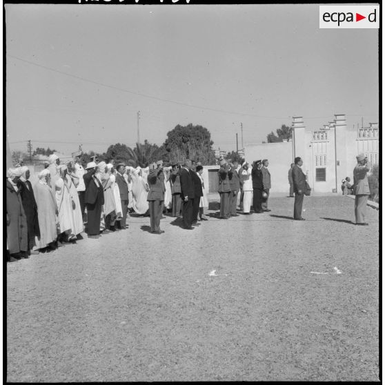 Ouargla. Les autorités saluent pendant la cérémonie.