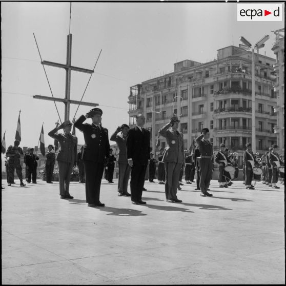 Alger. La cérémonie sur le forum.