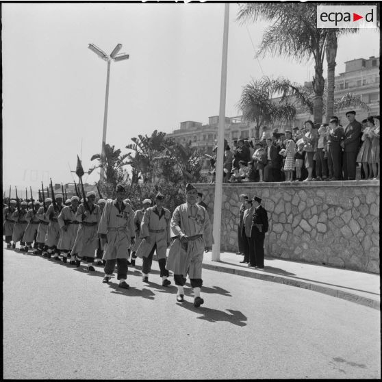 Alger. Défilé d'un peloton d'un groupe mobile de police rurale (GMPR).