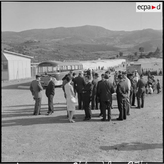 Visite et distribution de dons au regroupement de population de Bouïnan.