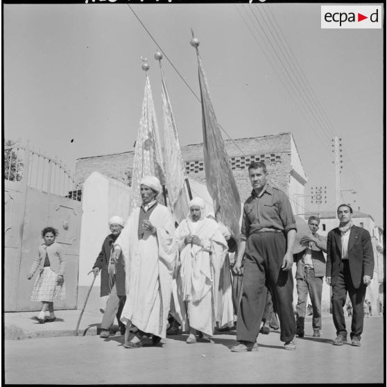 Le défilé des Amarias dans les rues de Cherchell.