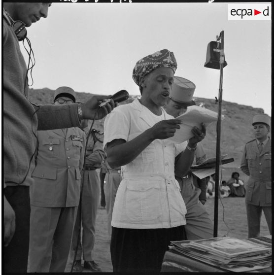 Tindouf. Un notable de la région prononce une allocution de bienvenue.