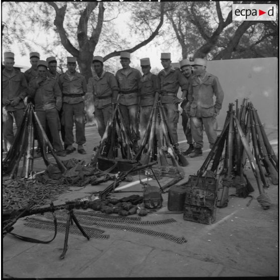 Armement et munitions récupérées en grande partie par la 6e compagnie du 2e régiment étranger d'infanterie (REI).