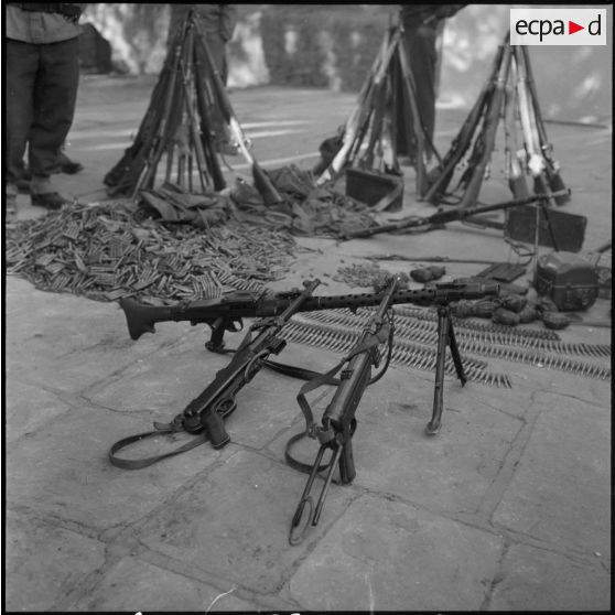 Armement et munitions récupérées en grande partie par la 6e compagnie du 2e régiment étranger d'infanterie (REI).